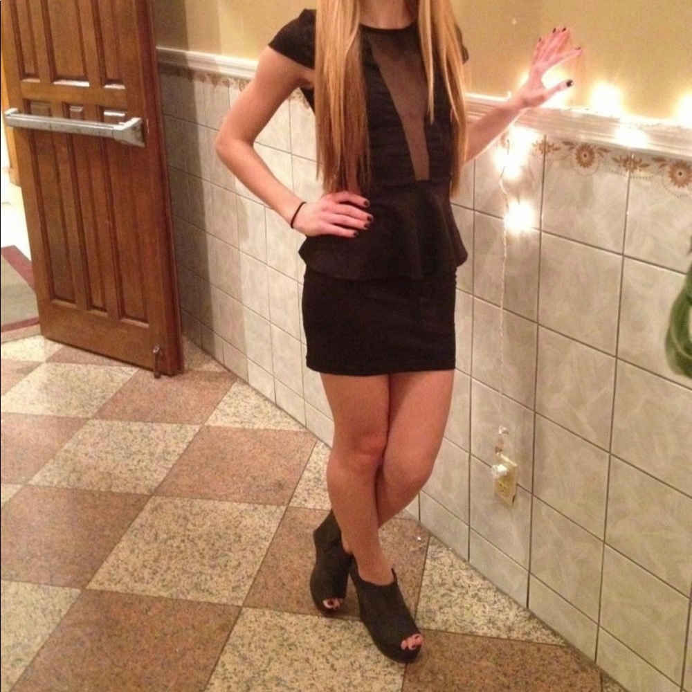 Dress - Picture 5 of 5